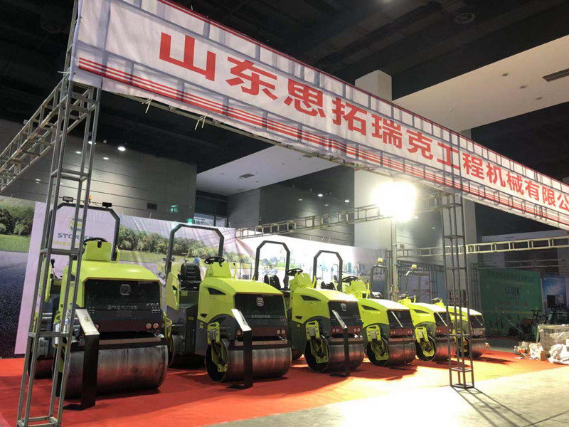 山東思拓瑞克工程機(jī)械有限公司參加無錫建機(jī)展會(huì)交流溝通并獲獎(jiǎng)留念