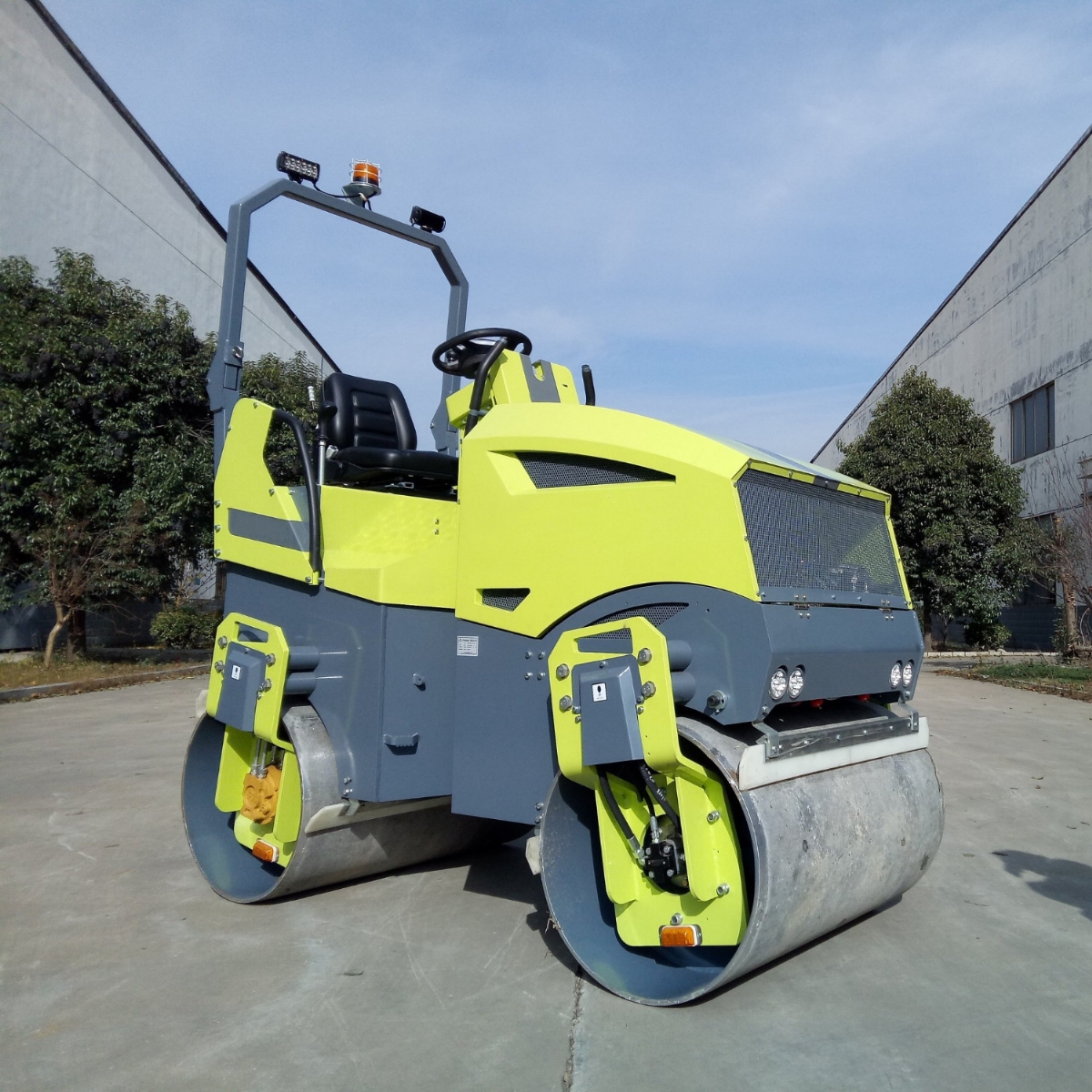 不振動、振動幅度小的小型壓路機問題出在哪里？