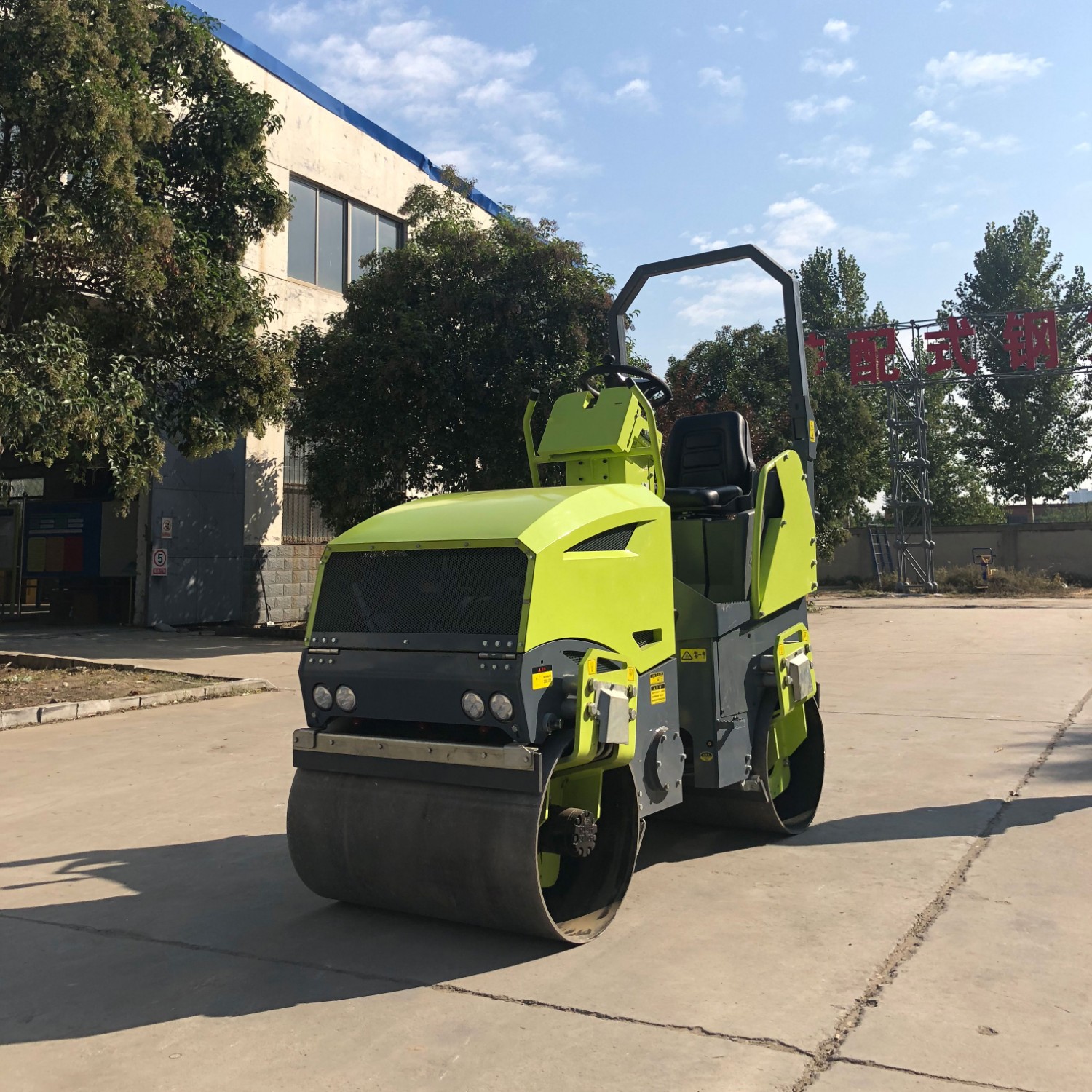 手扶振動壓路機(jī)振動力不足怎么辦？