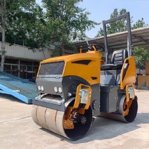 座駕式壓路機(jī)ST1500