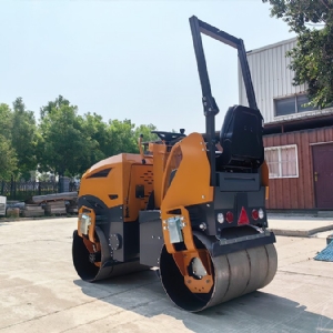 座駕式壓路機(jī)ST1500