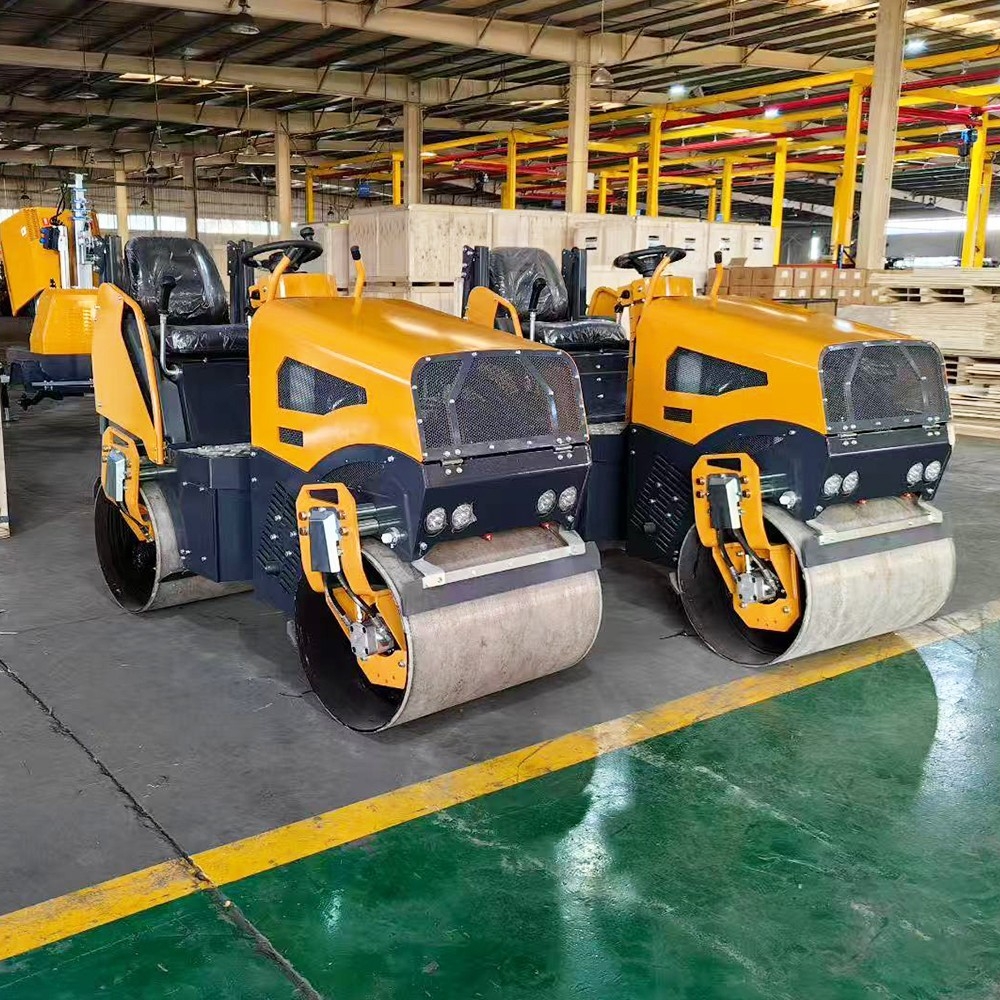 山東思拓瑞克公司6臺(tái)單雙鋼輪座駕壓路機(jī)及其他系列路面修復(fù)設(shè)備出口泰國(guó)曼谷