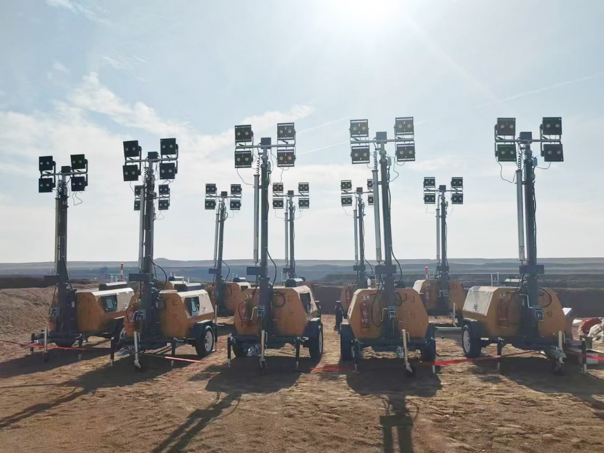 持續(xù)交貨中！山東思拓瑞克20臺(tái)9米移動(dòng)照明燈車陸續(xù)發(fā)貨發(fā)往蒙古國(guó)